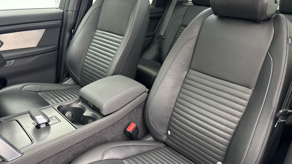 Land Rover Discovery Sport Image 7