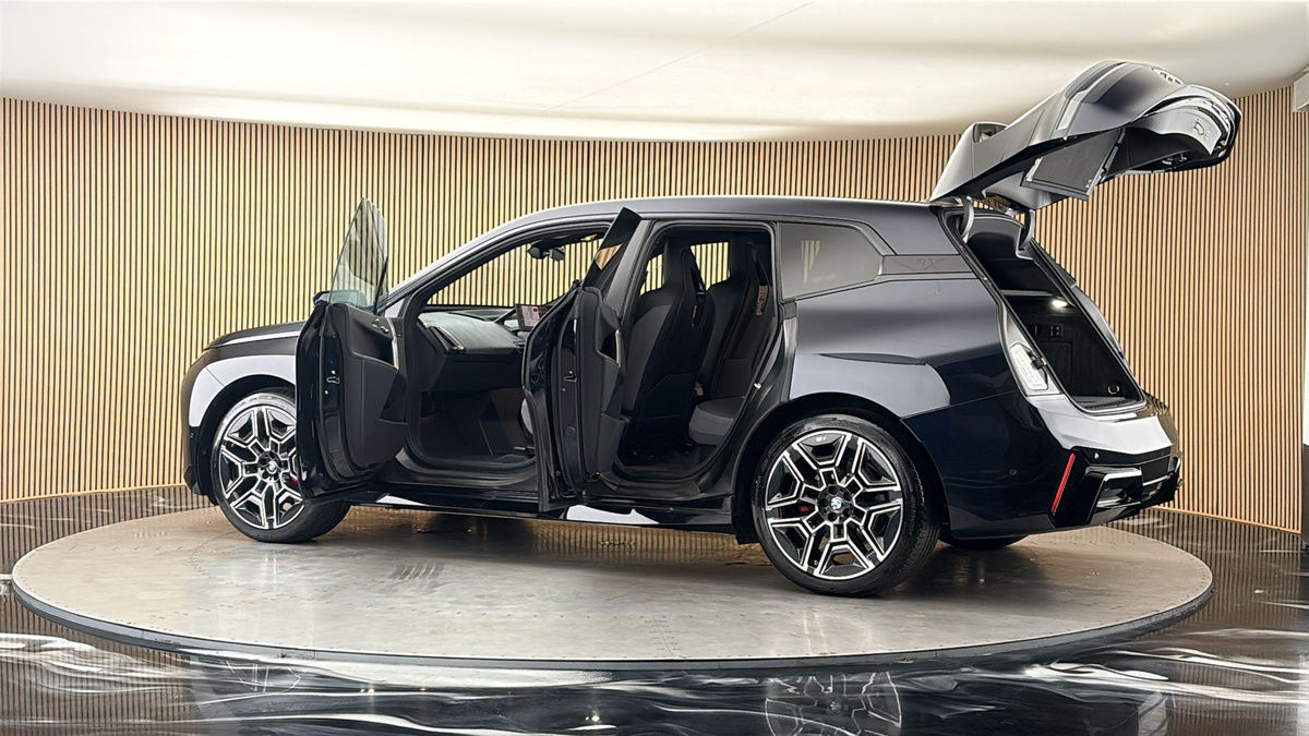 More views of BMW iX