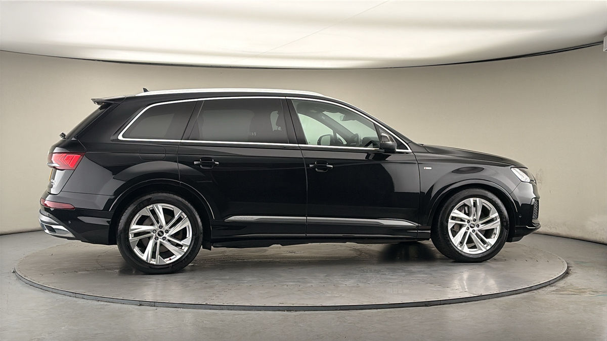 More views of Audi Q7