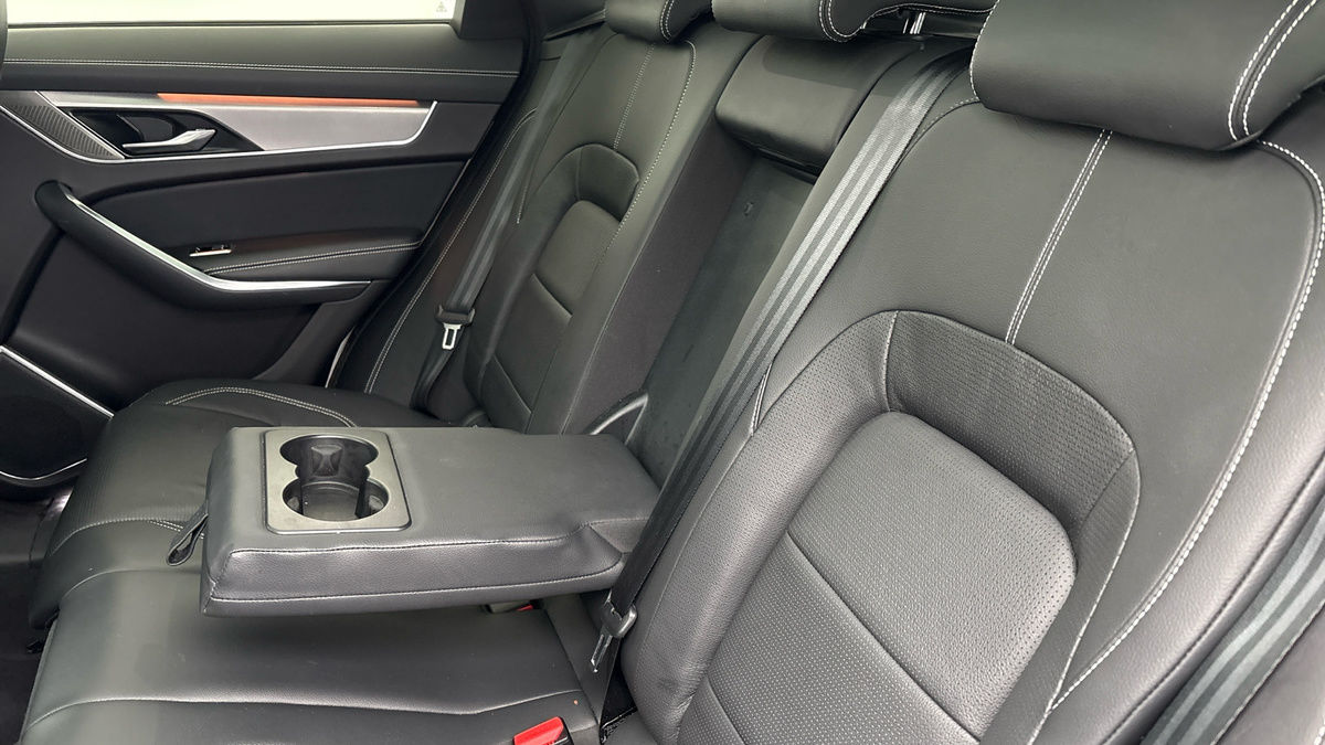 Jaguar F-PACE Image 9