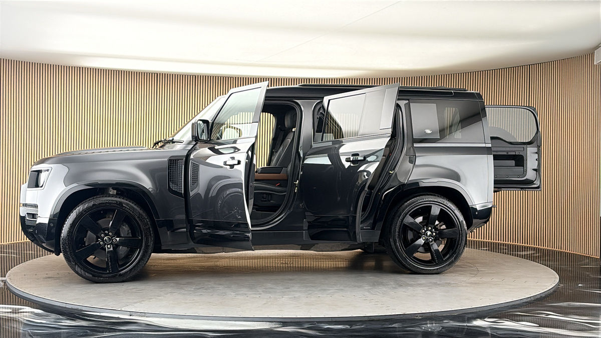 More views of Land Rover Defender 110