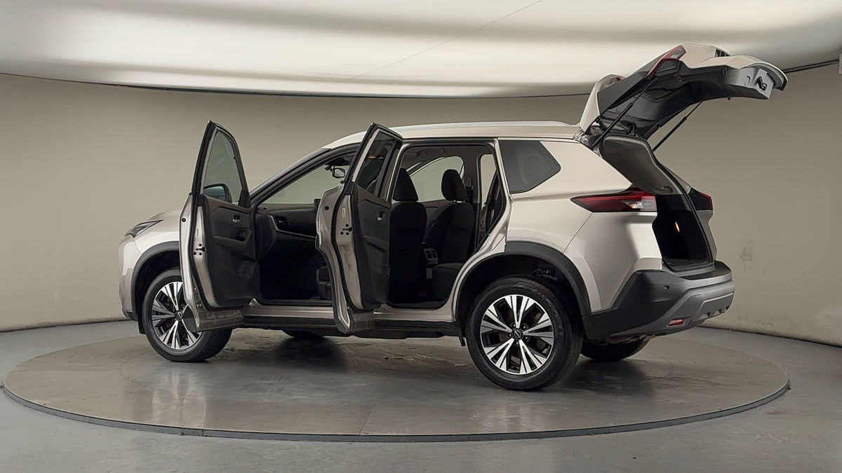 More views of Nissan X-Trail