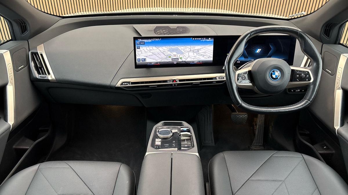 BMW iX Image 12