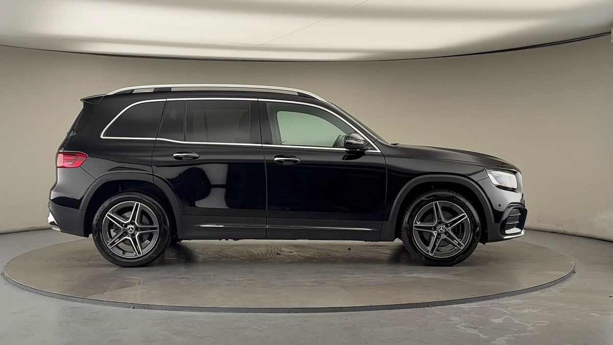 Mercedes-Benz GLB Image 16