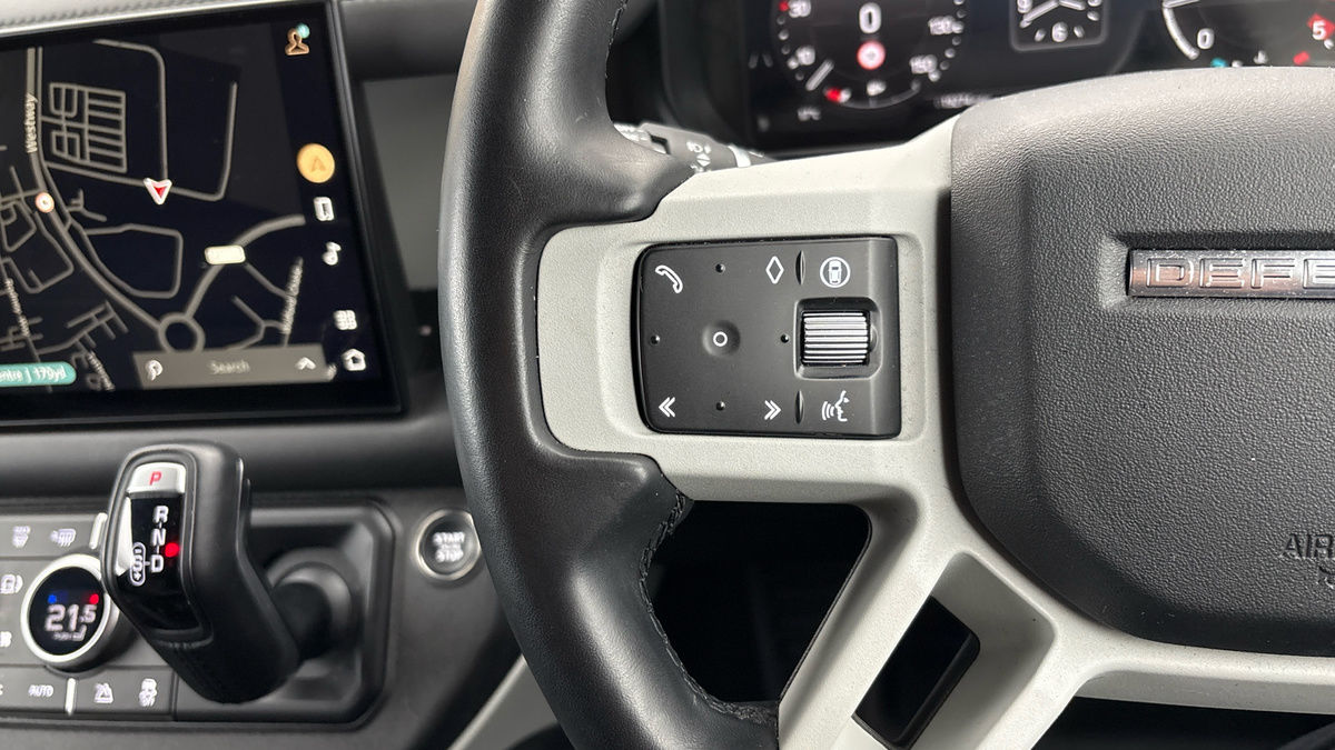 Land Rover Defender 110 Image 13