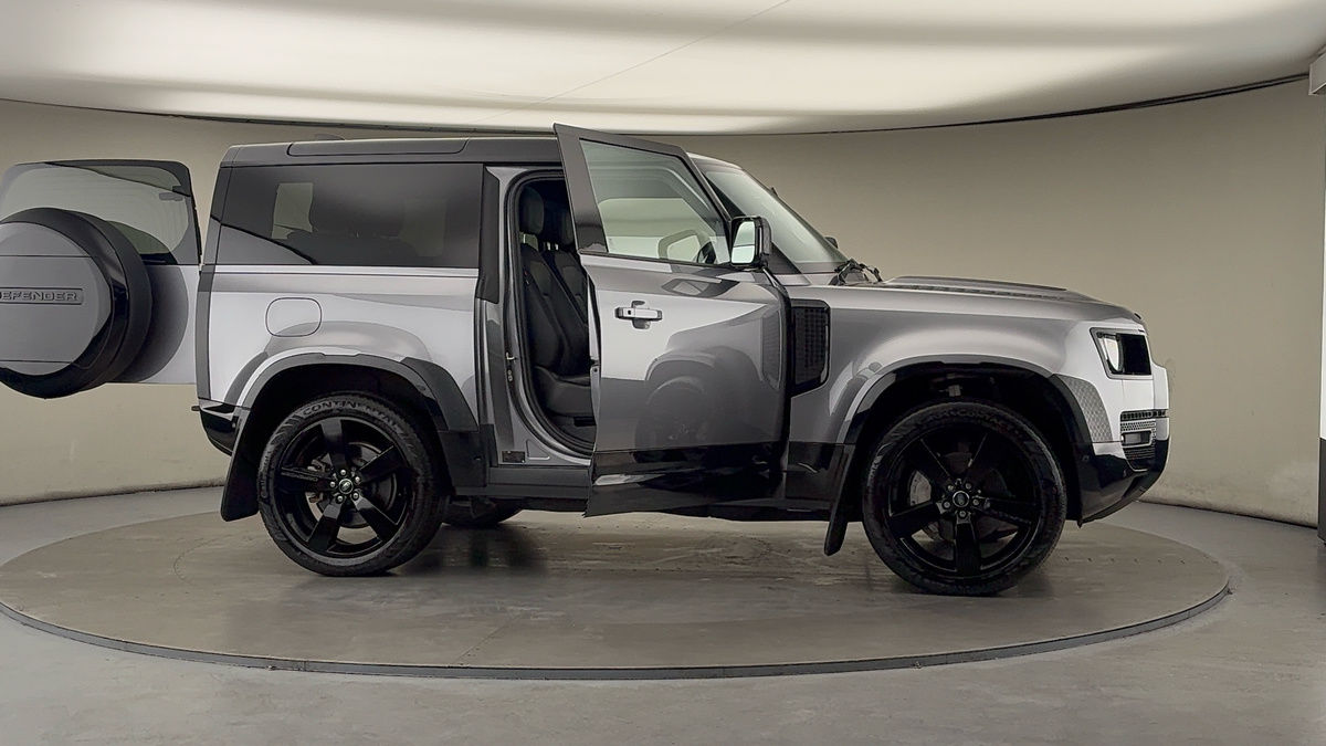 More views of Land Rover Defender 90