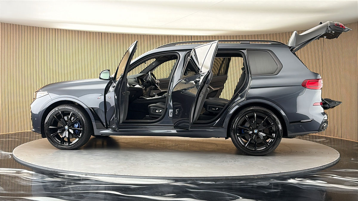 More views of BMW X7