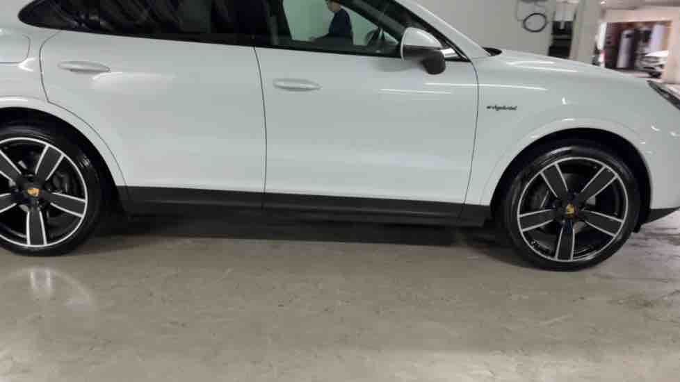 More views of Porsche Cayenne