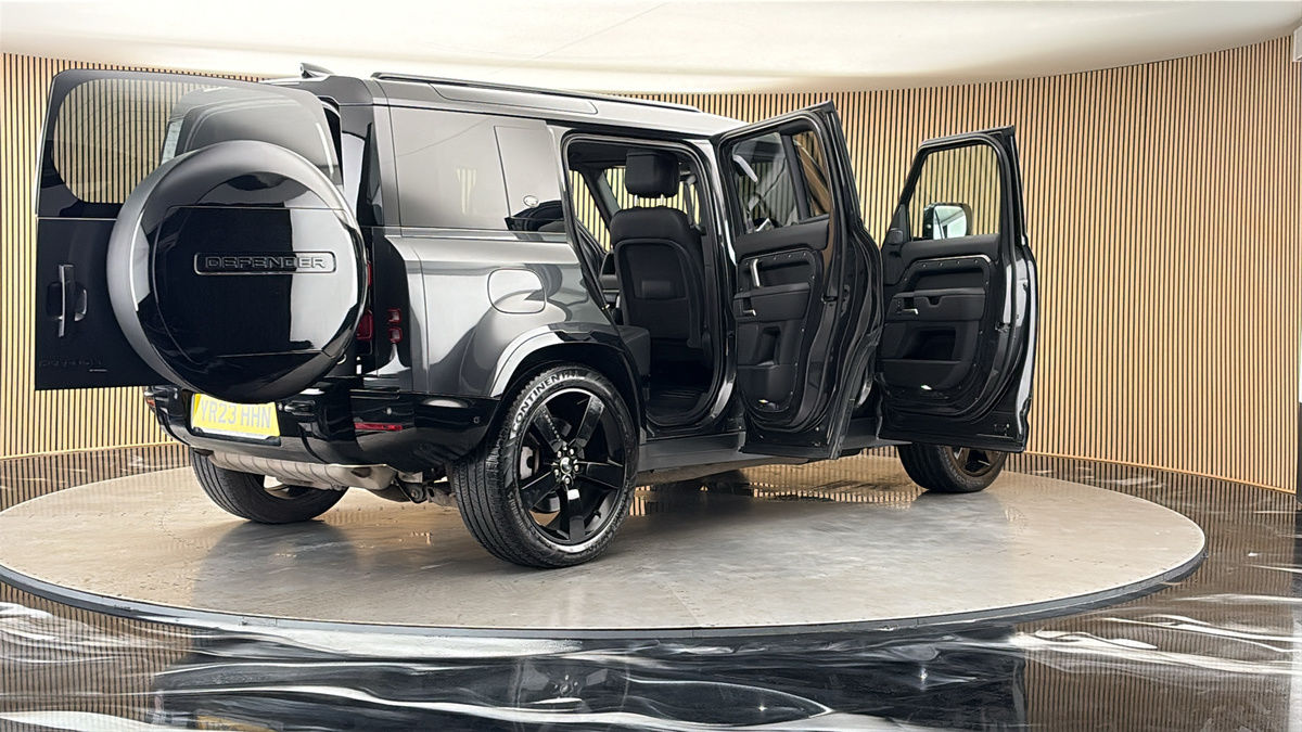 More views of Land Rover Defender 110