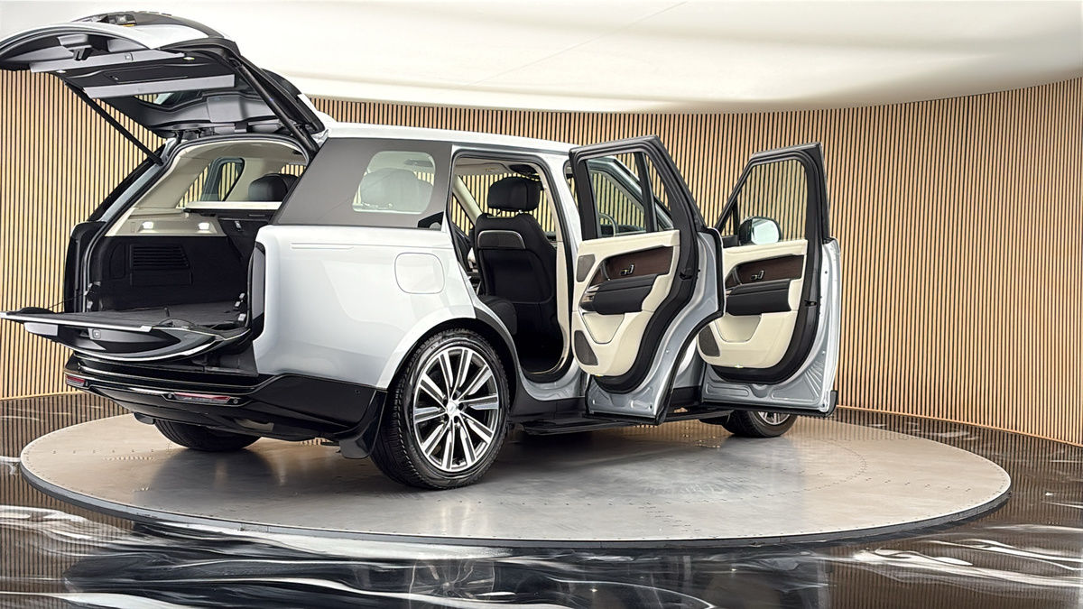 More views of Land Rover Range Rover