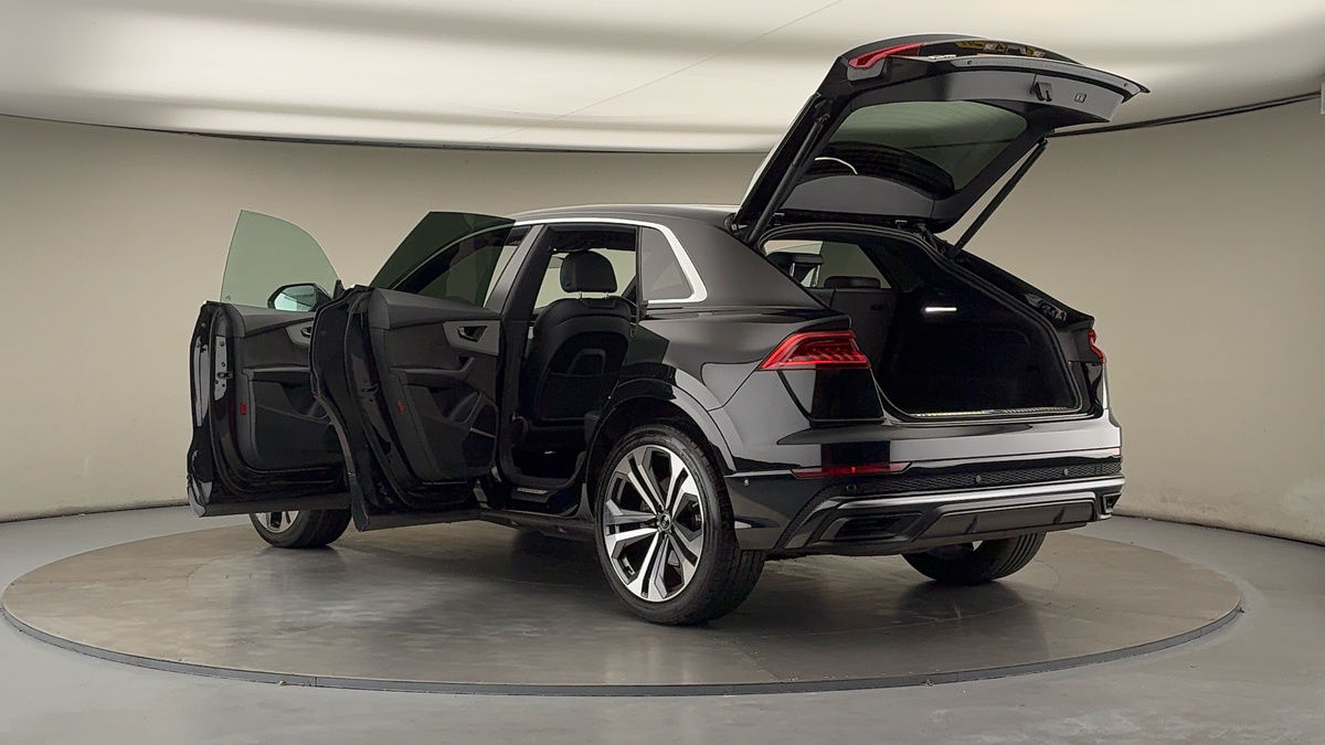 More views of Audi Q8