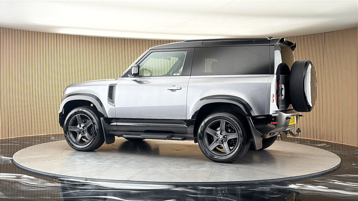 More views of Land Rover Defender 90