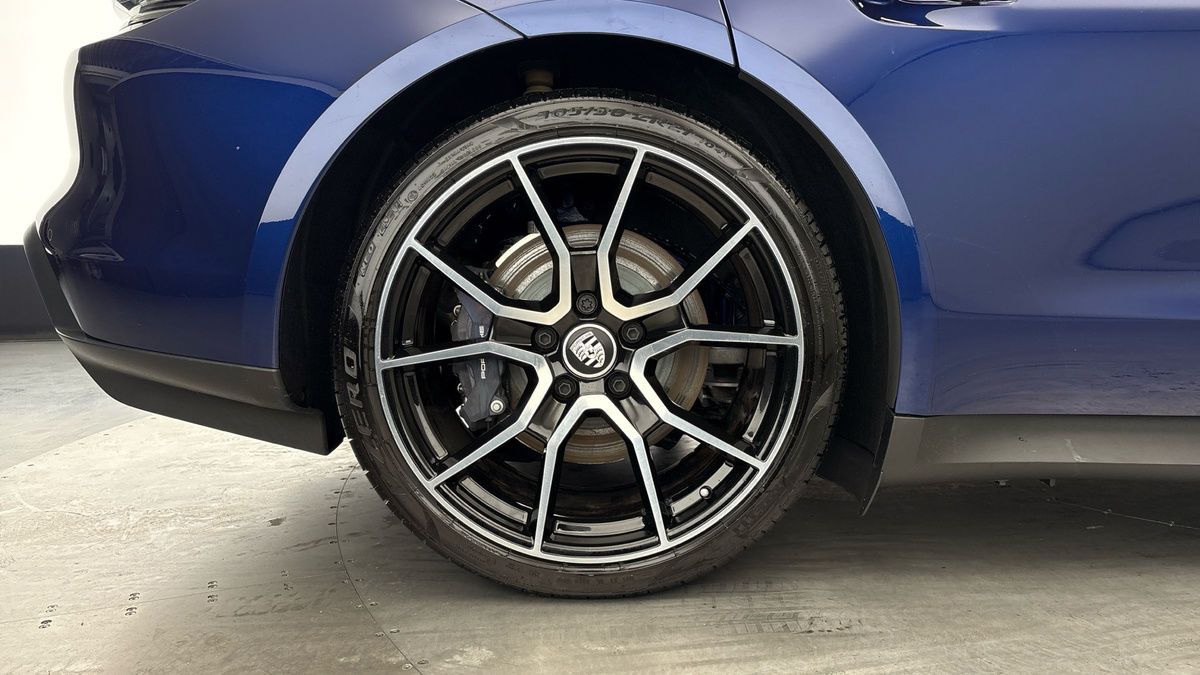 Porsche Taycan Image 10