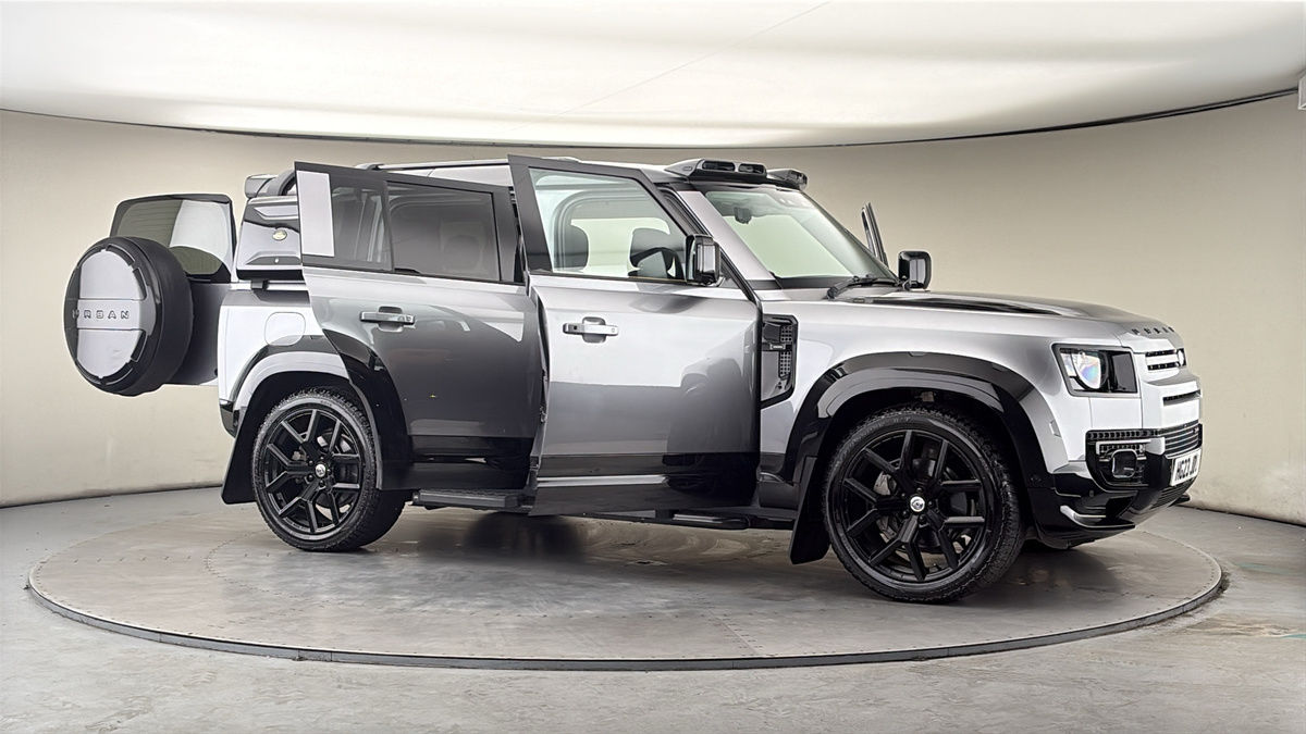 More views of Land Rover Defender 110