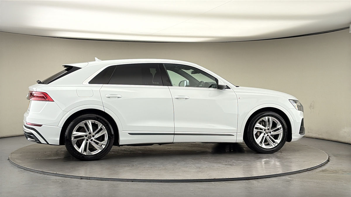 More views of Audi Q8