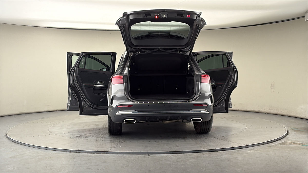 More views of Mercedes-Benz GLA