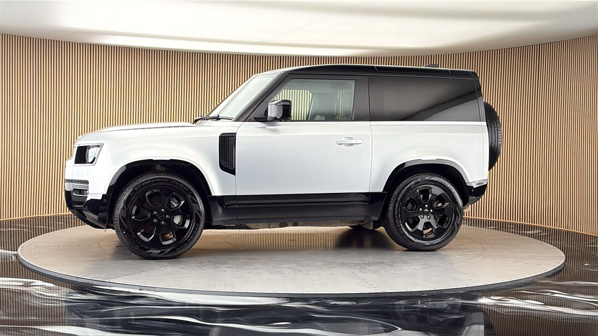 More views of Land Rover Defender 90