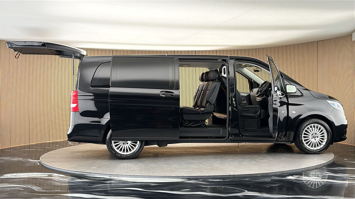 More views of Mercedes-Benz Vito