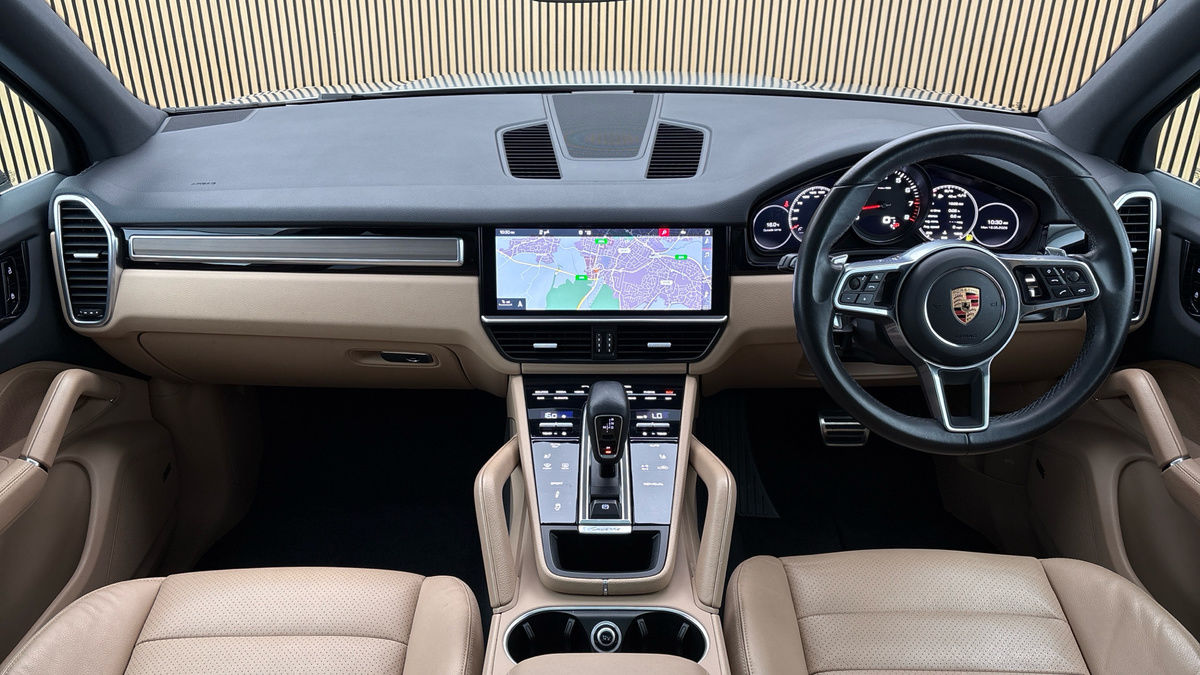Porsche Cayenne Image 12