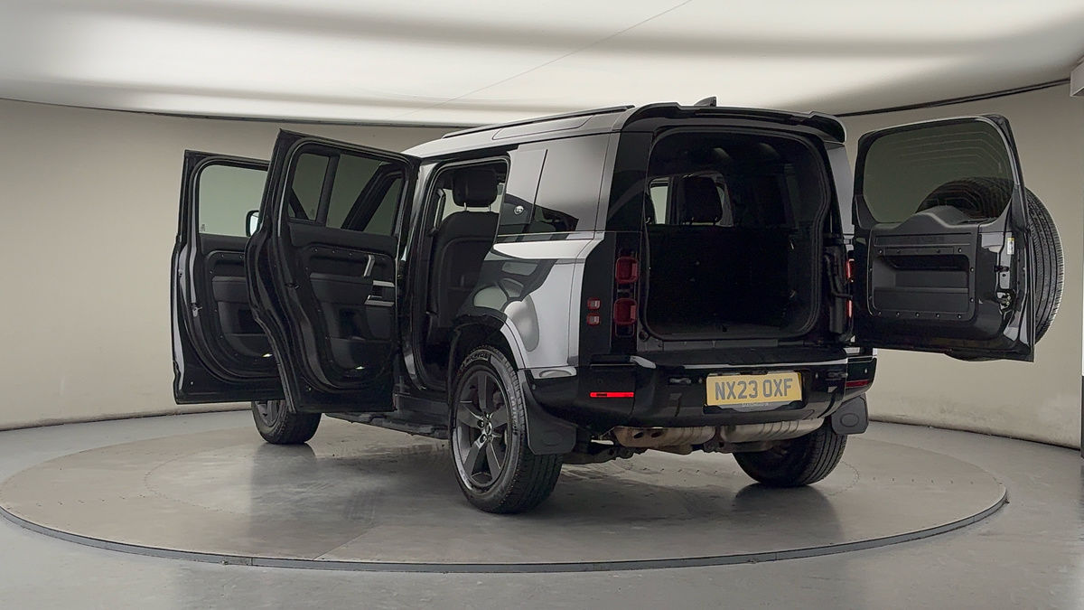 Land Rover Defender 110 Image 23