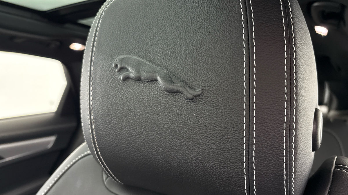 Jaguar F-PACE Image 25