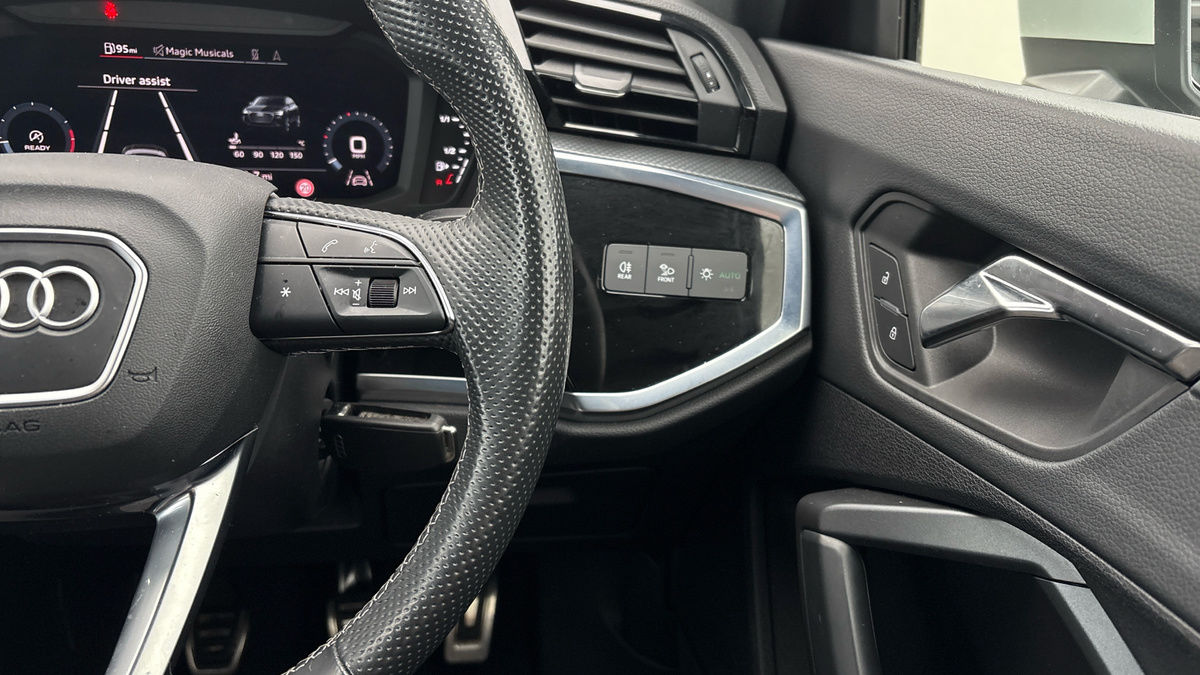 Audi Q3 Image 14