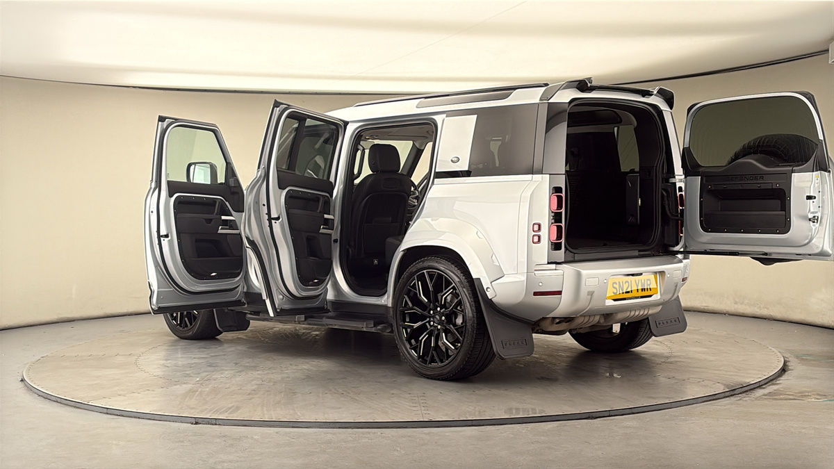 More views of Land Rover Defender 110