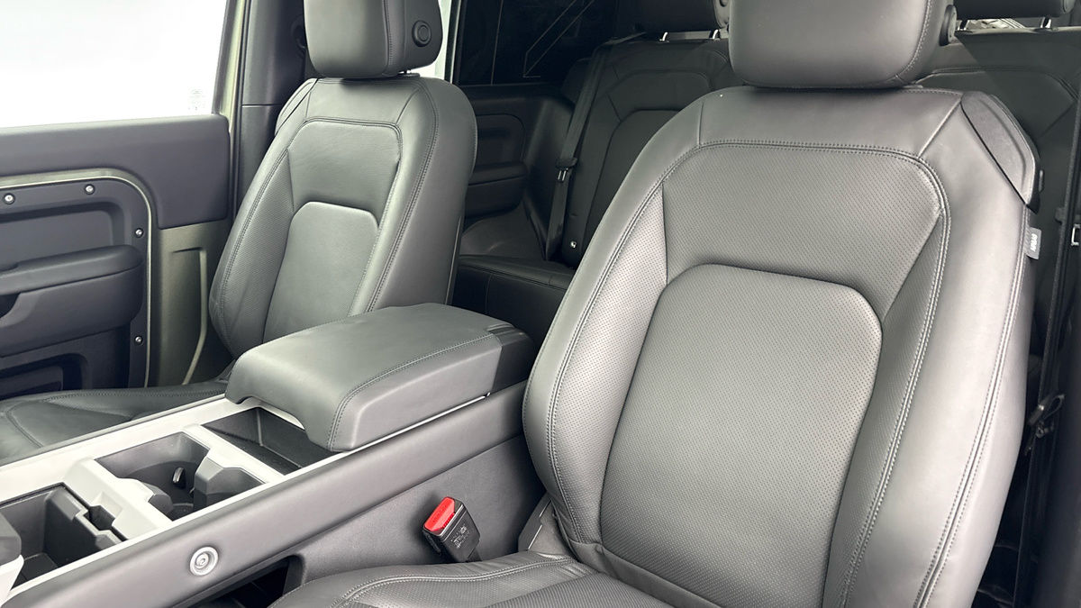 Land Rover Defender 90 Image 7