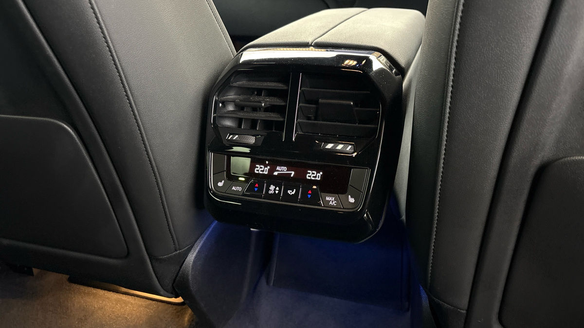 BMW iX Image 25