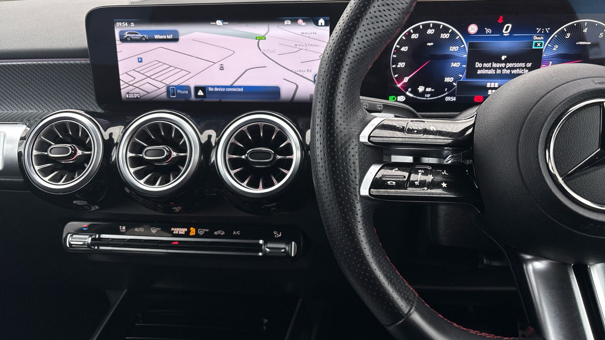 Mercedes-Benz GLB Image 13