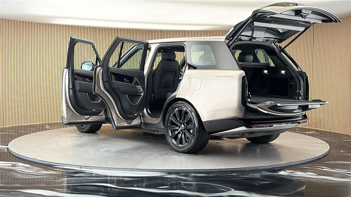 More views of Land Rover Range Rover