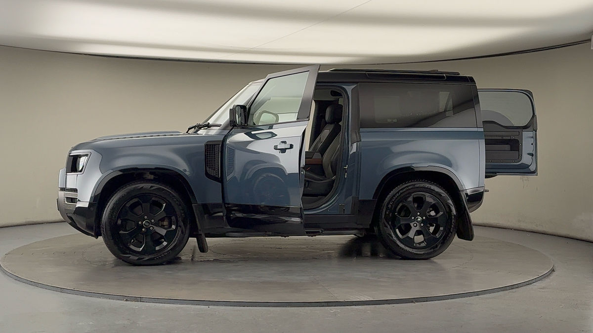 More views of Land Rover Defender 90