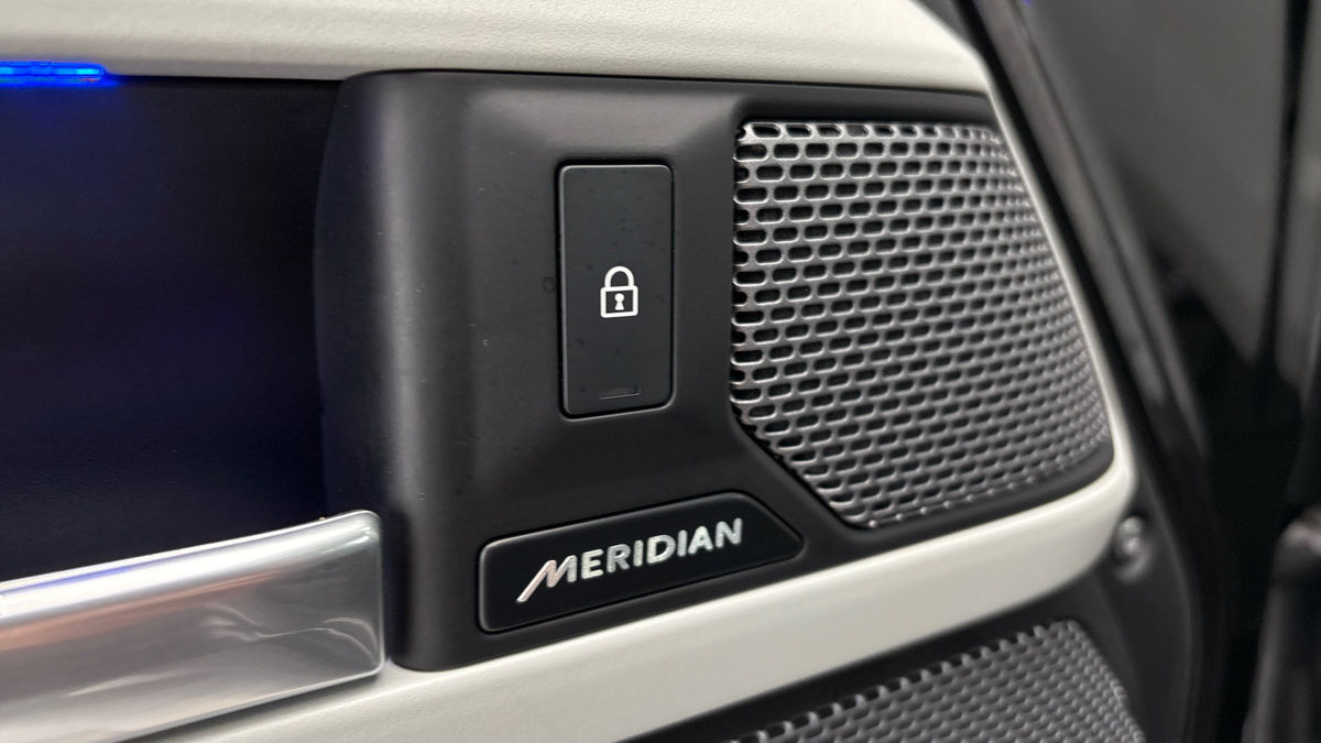 Land Rover Defender 110 Urban Image 31