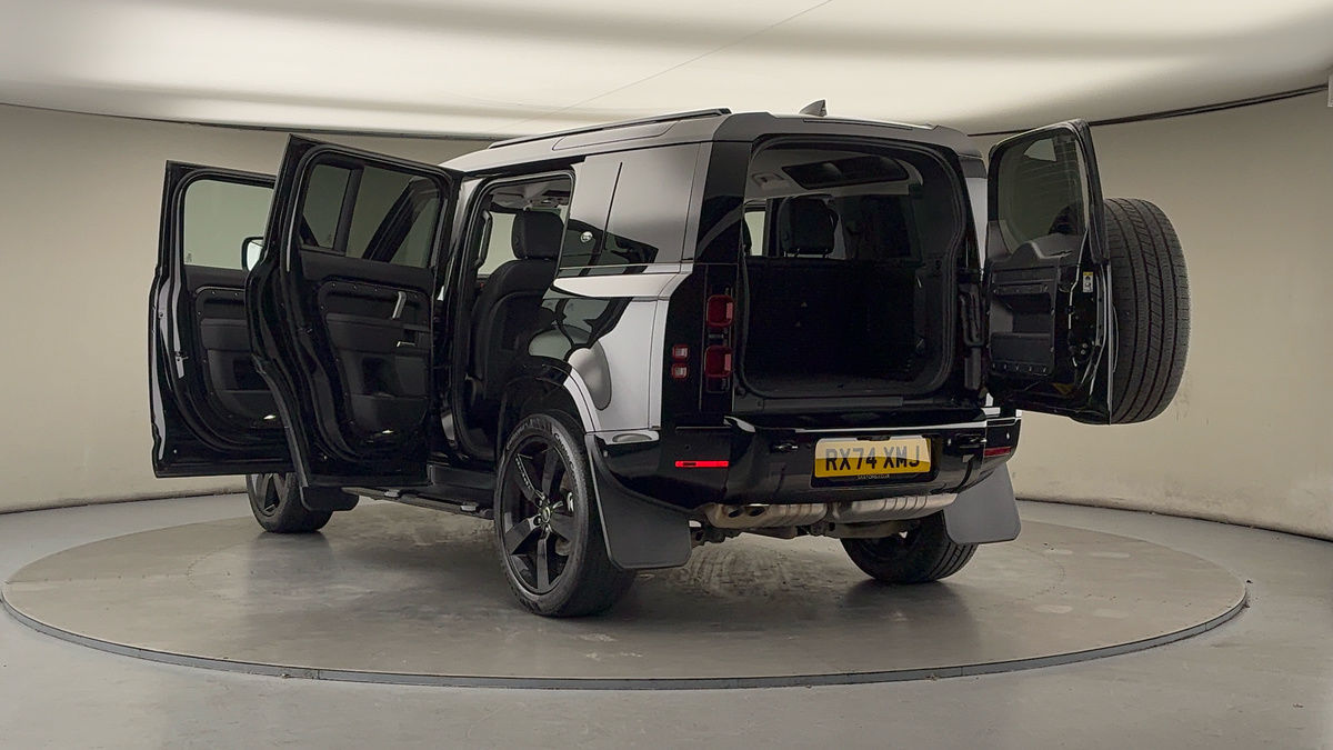 Land Rover Defender 110 Image 23