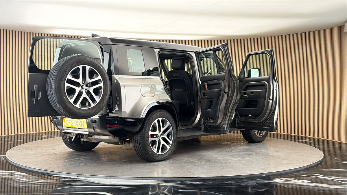More views of Land Rover Defender 110
