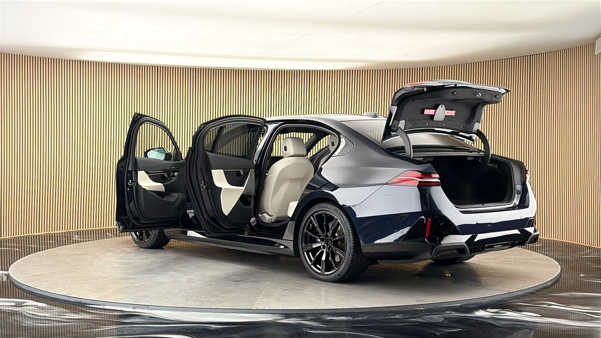 More views of BMW i5