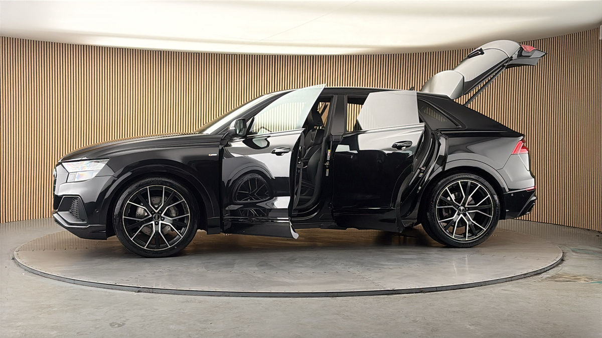 More views of Audi Q8