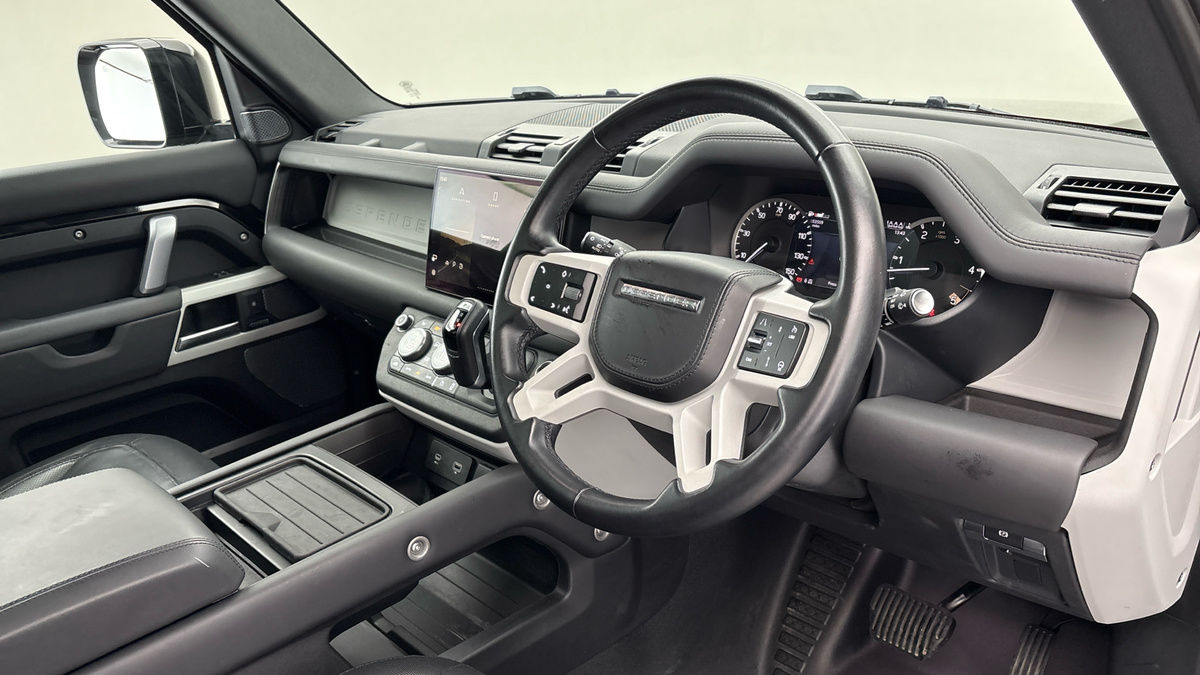 Land Rover Defender 110 Image 5