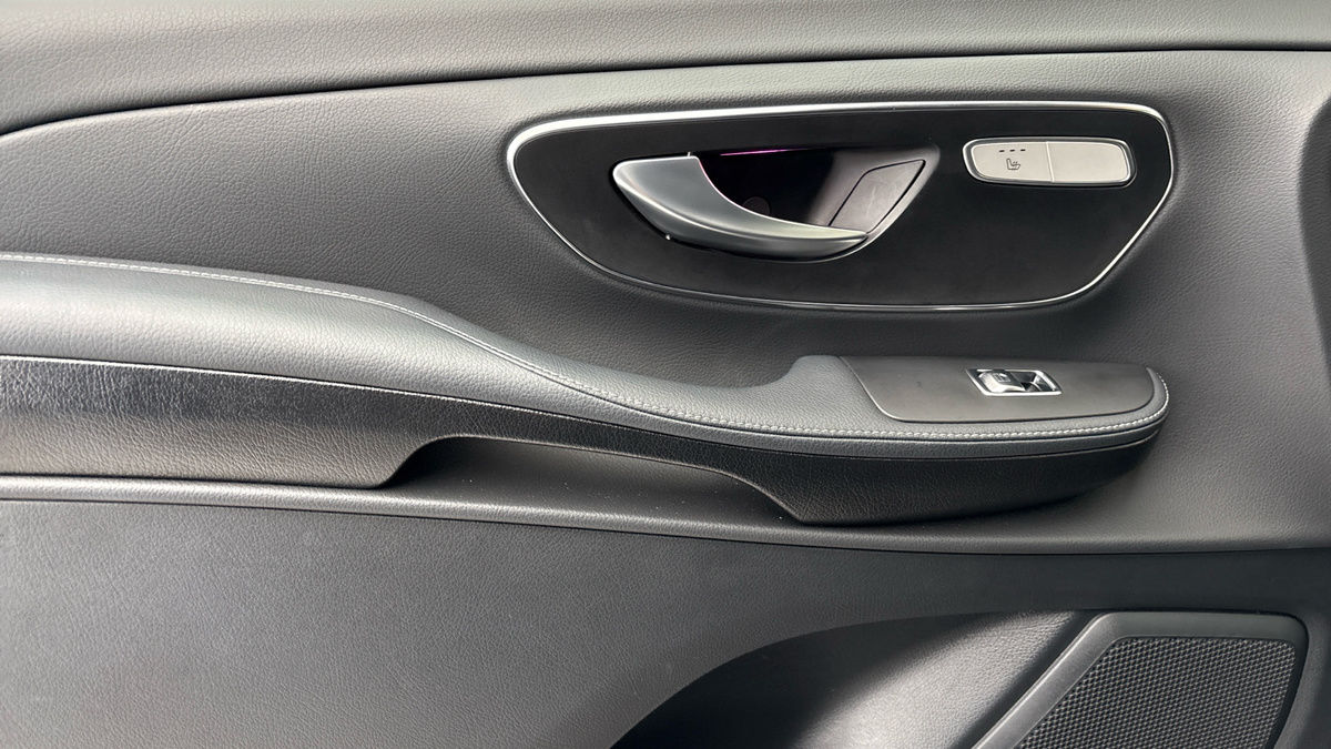 Mercedes-Benz V Class Image 19
