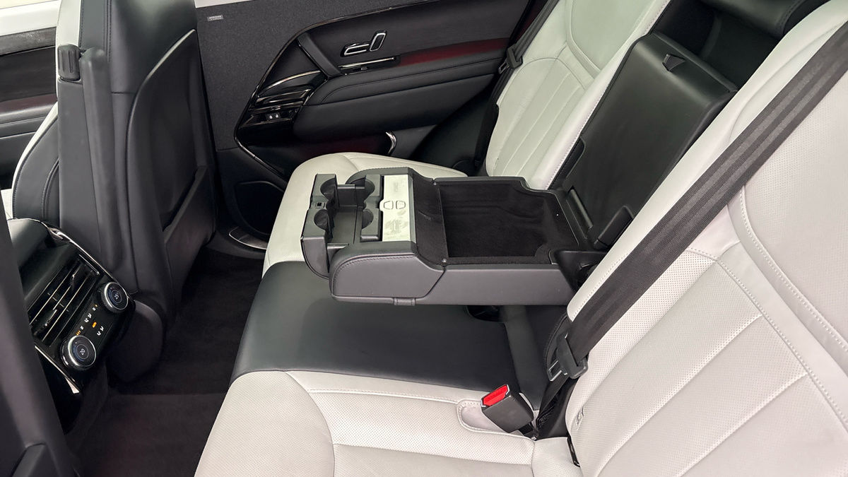 Land Rover Range Rover Sport Image 9