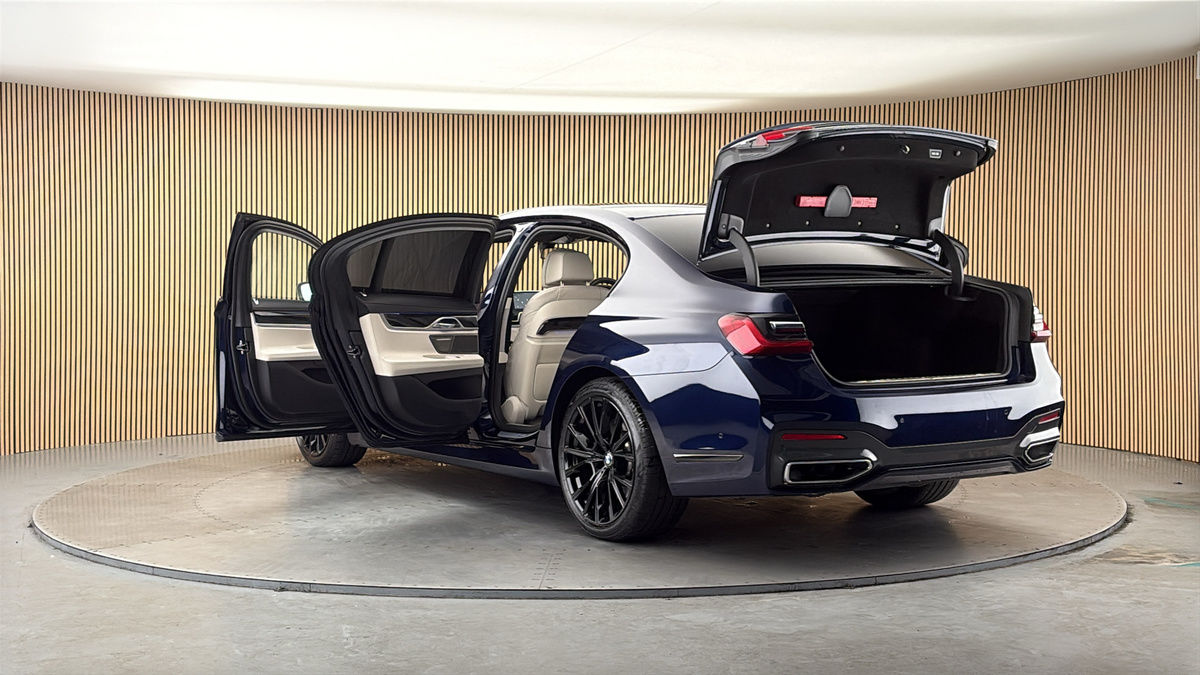 BMW 7 Series Image 23