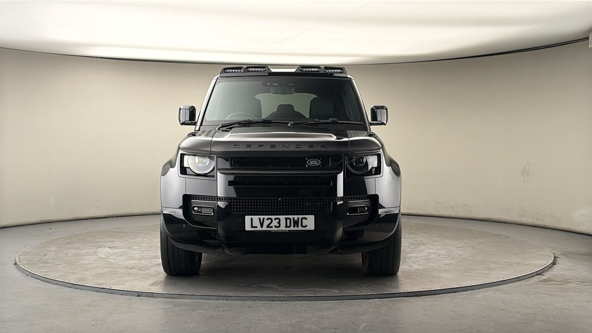 Land Rover Defender 110 Image 3