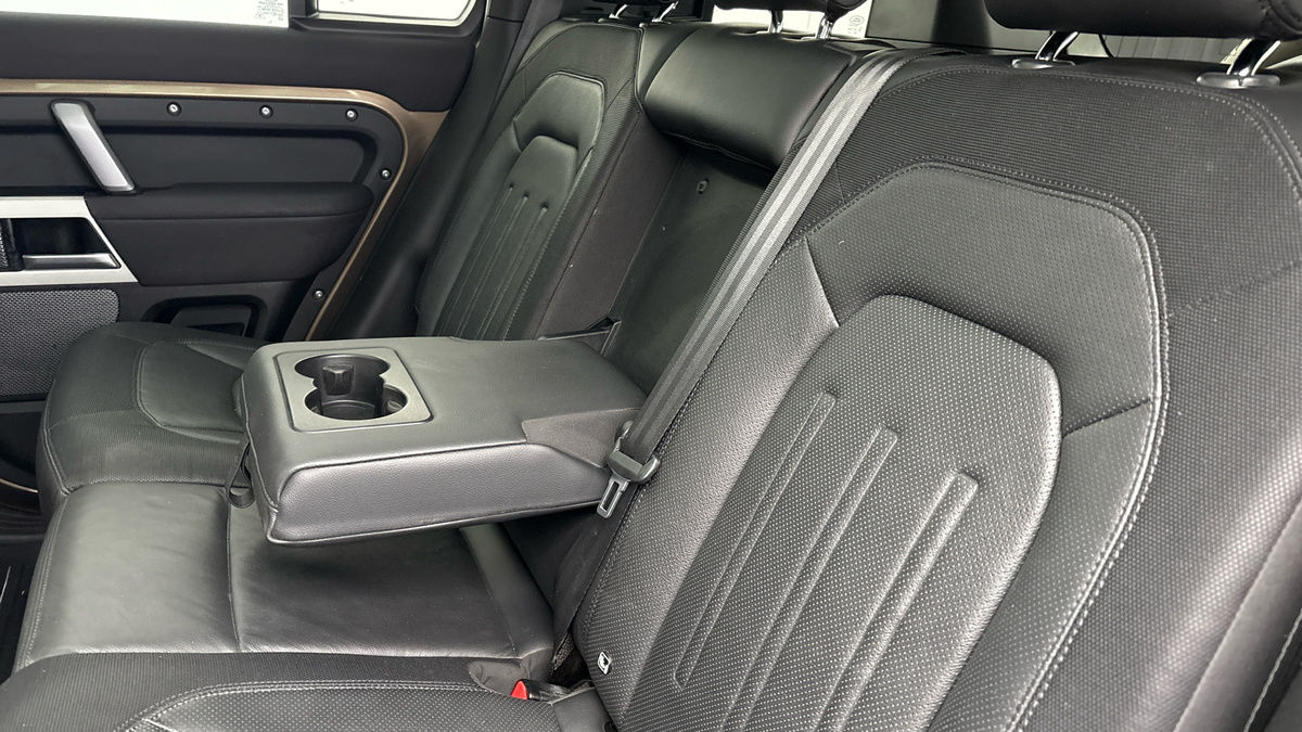 Land Rover Defender 110 Image 9