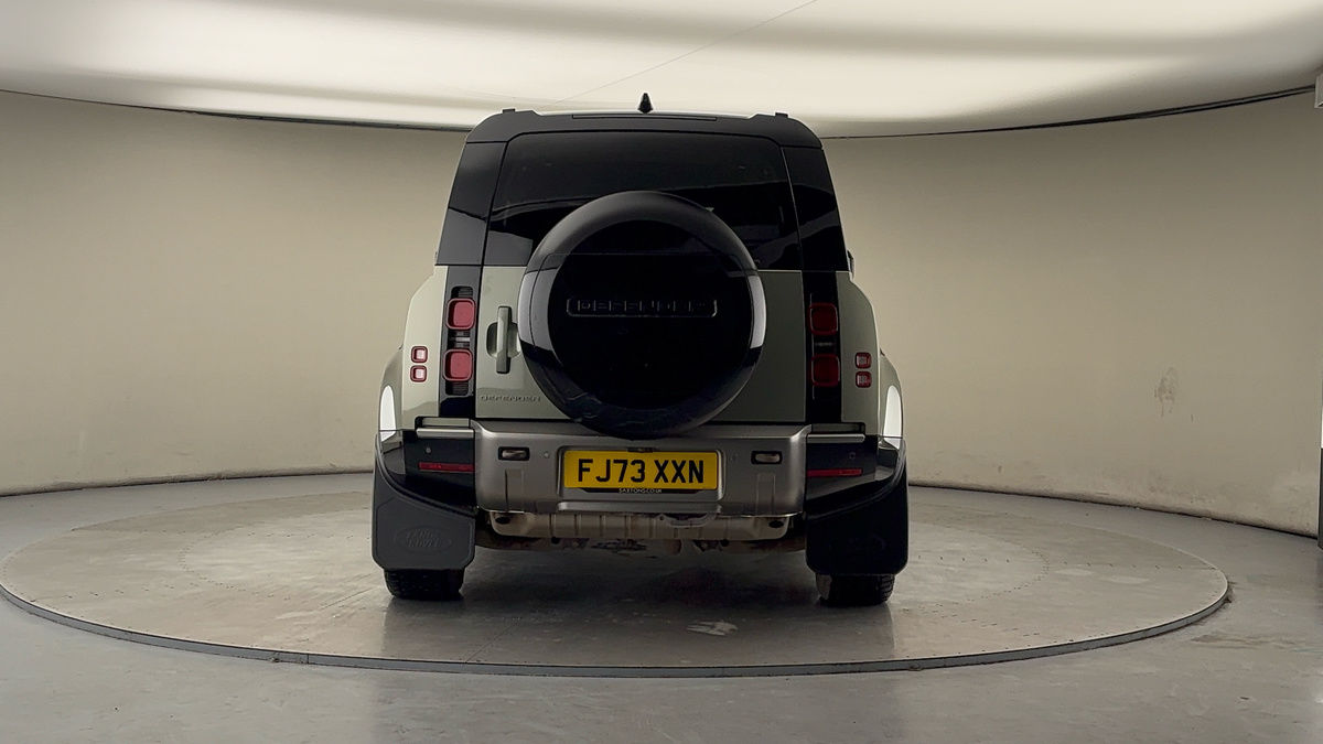 Land Rover Defender 110 Image 4