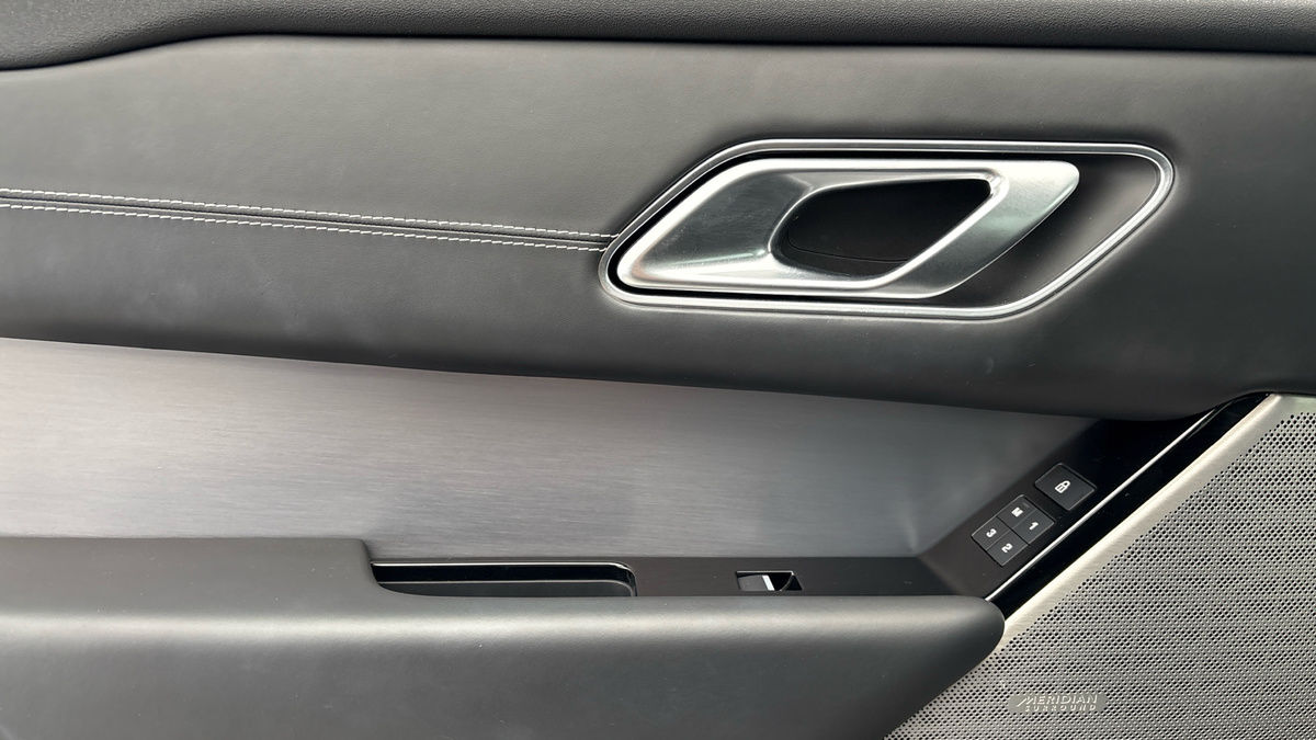Land Rover Range Rover Velar Image 19