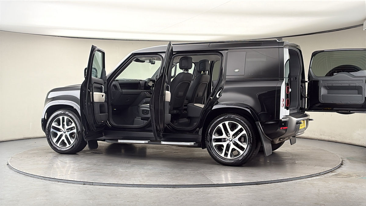 More views of Land Rover Defender 110