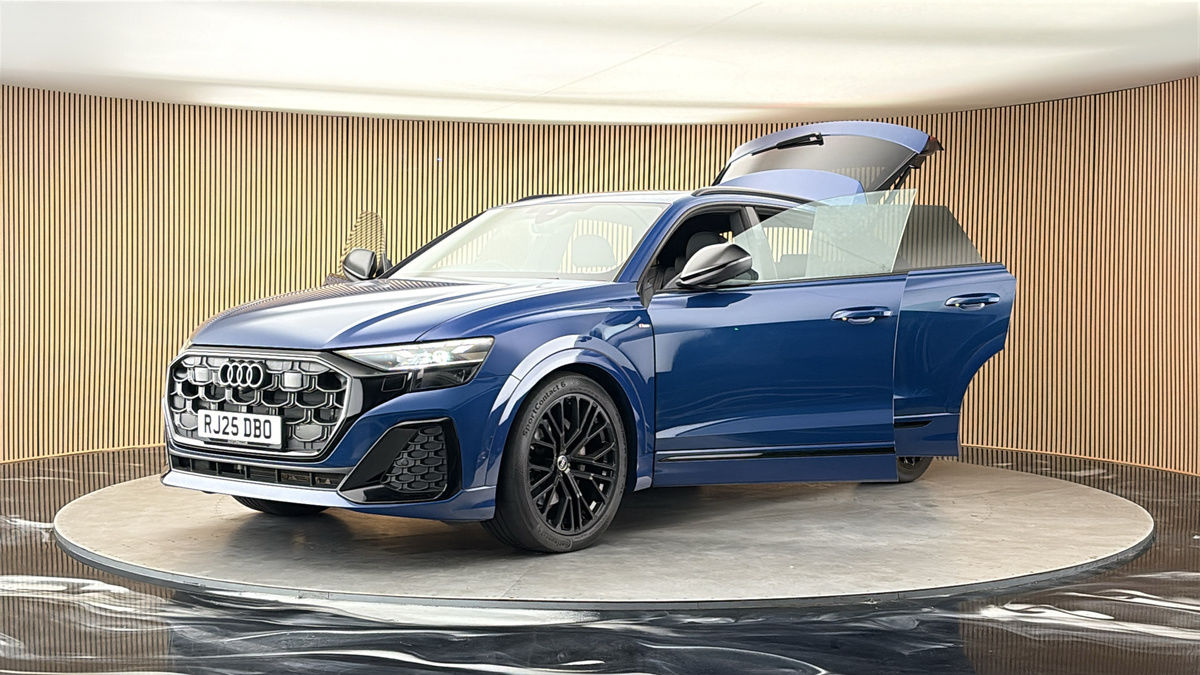 More views of Audi Q8