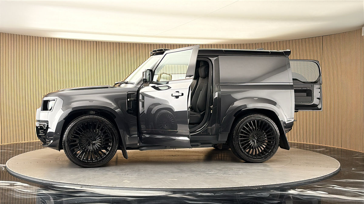 More views of Land Rover Defender 90