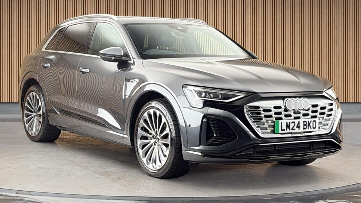 Audi Q8 e-tron Sticky Header Image