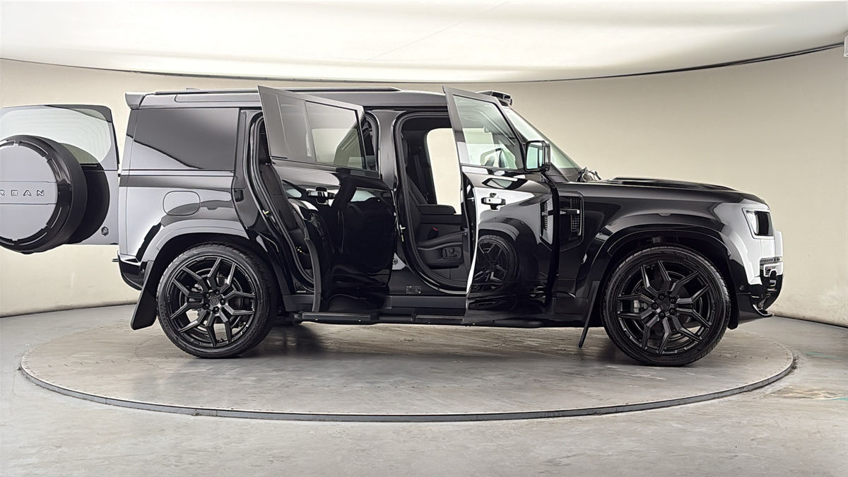 More views of Land Rover Defender 110